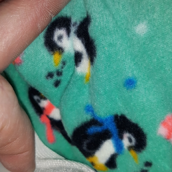 NWT Cat & Jack penguins Christmas Fleece Pajamas - Picture 8 of 11